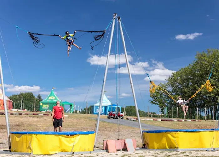 Saint Avit Loisirs 펜션