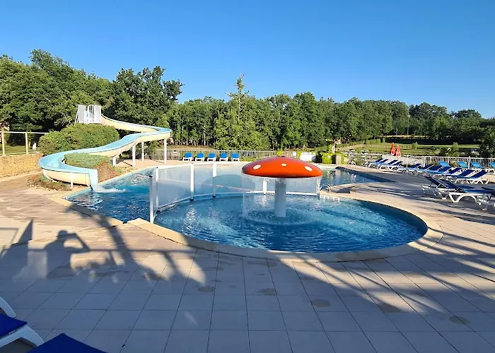 Saint Avit Loisirs 펜션 *