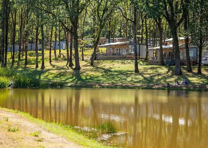 Saint Avit Loisirs 펜션 Journiac